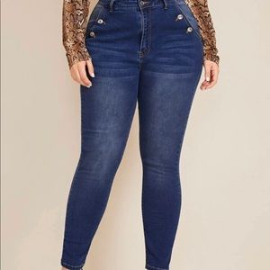 Buttoned pockets skinny jeans